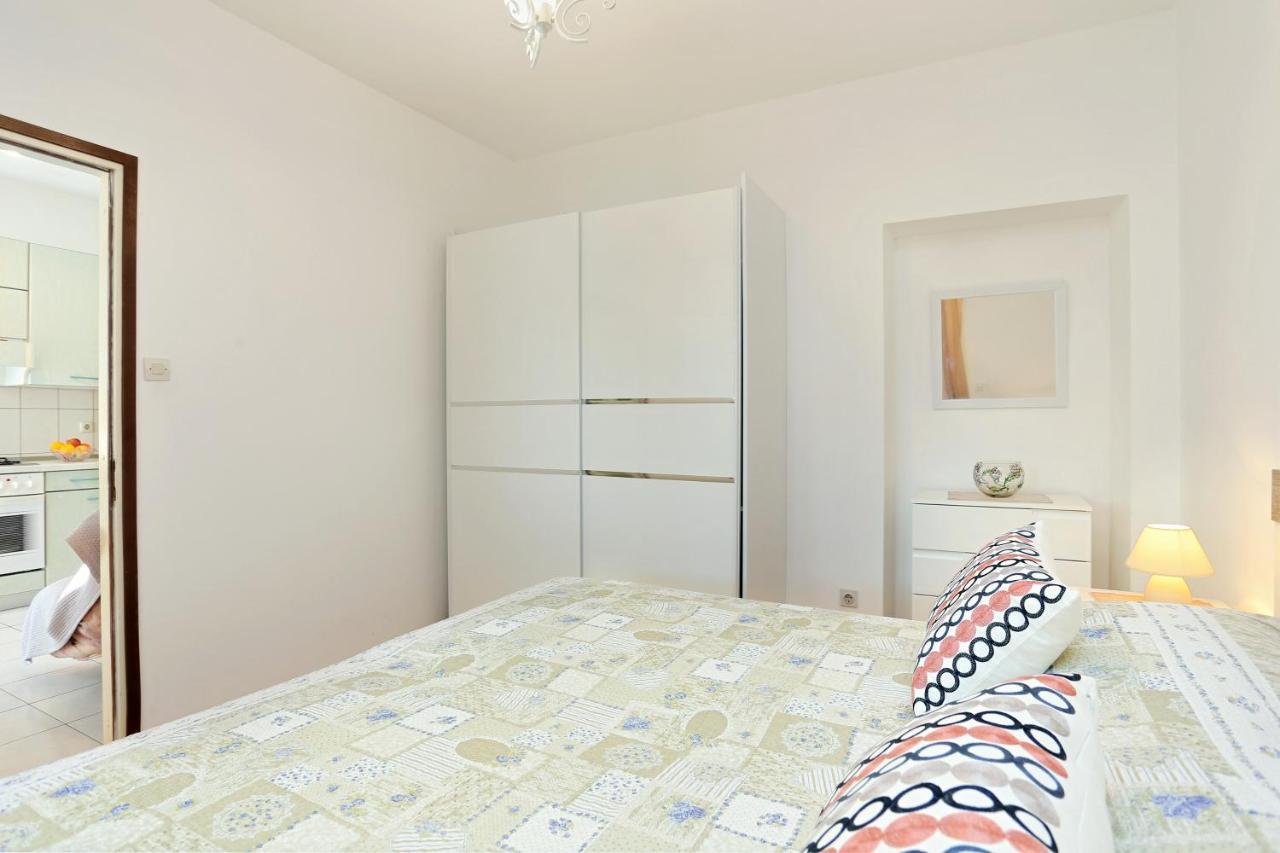 Apartments By The Sea Seget Donji, Trogir - 2029 Quarto foto